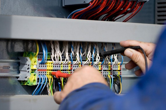 12-underrated-jobs-electrician
