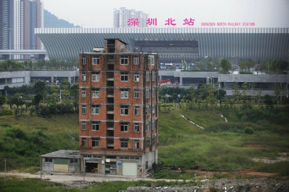 深圳北站"钉子户"拒绝2000万赔款不搬迁：我只要房子(组图)