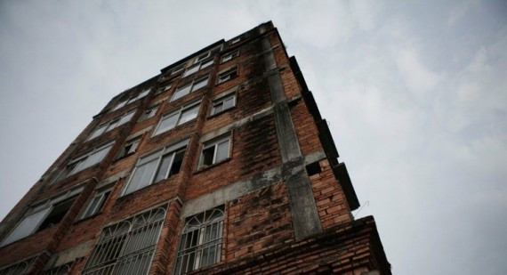 深圳北站"钉子户"拒绝2000万赔款不搬迁：我只要房子(组图)