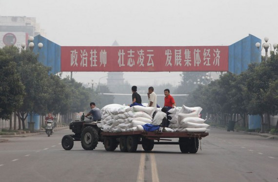 摄影师探访中国最后一个共产主义村庄——南街村(多图)