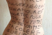 法军电脑故障一年未发薪军嫂裸身抗议