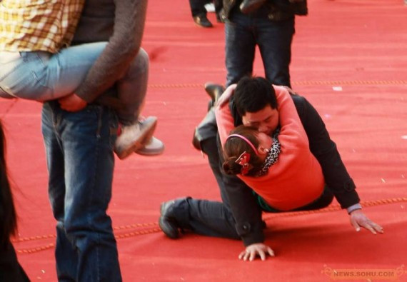 伤不起的中国式“性体验”:商家无尺度还是看客太重口(组图)
