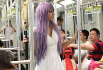 地铁“女鬼”成群出没 上海人受够了