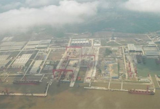 美国卫星照片显示上海疑似在建航母