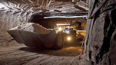 中國數百名礦工即將到卑詩工作，他們的權益受到關注。圖為卑詩東北部其中一個礦場（CBC） 