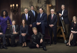 全美最富12人齐聚拍照 同为慈善奋斗