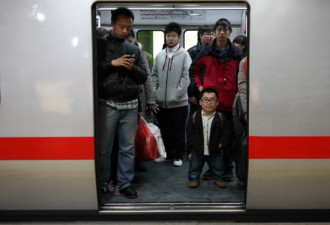 北京地铁随拍 中国中下阶层活动一窥