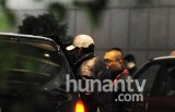 谢霆锋皮肤癌手术后与谢贤共同抵京 看上去消瘦不少(组图)