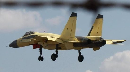 中国航母将首次起降舰载机 战机型号或为歼-15(图)