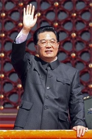 中国领导全都是这样一身行头：穿深色西服 头发总乌黑(图)