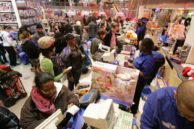 黑色星期五，美國商場搶購潮即將到來。（CBS） 
