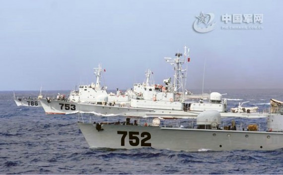 中国新型战舰测试照曝光 开足马力海上狂飙(组图)