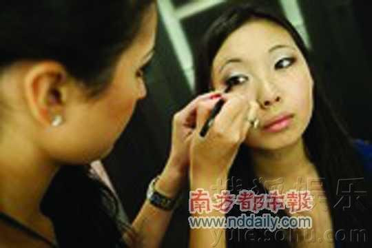 巴黎成人礼舞会举行 又一批“白富美”长大了(组图)