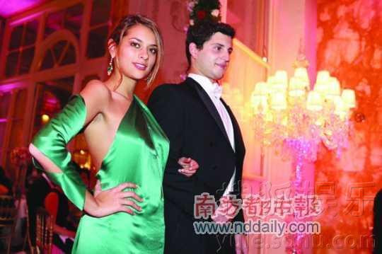 巴黎成人礼舞会举行 又一批“白富美”长大了(组图)