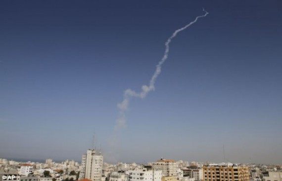 高清:比大片还大片!巴以爆新冲突 以军持续空袭加沙