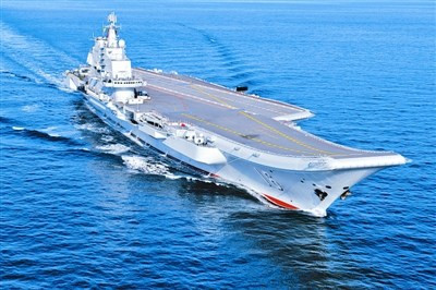 “夜探”辽宁舰:俱乐部女兵起舞迎十八大(图)
