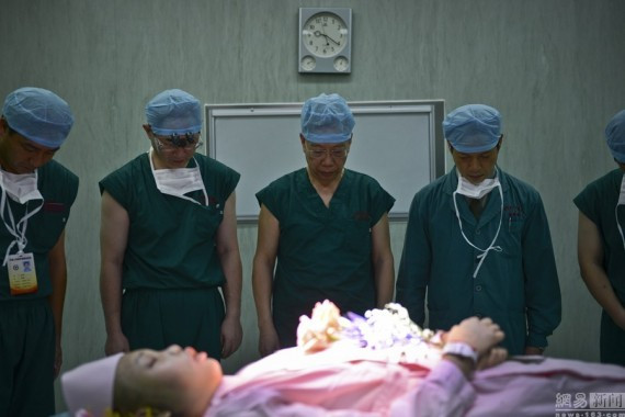 广州17岁女孩遇车祸脑死亡 父母捐献其器官(高清组图)