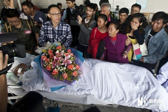 广州17岁女孩遇车祸脑死亡 父母捐献其器官(高清组图)