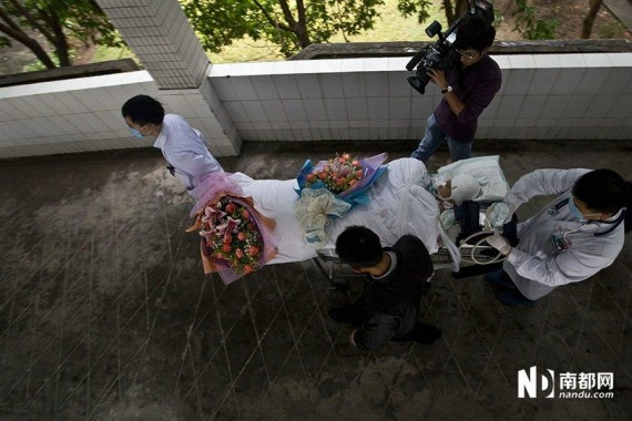 广州17岁女孩遇车祸脑死亡 父母捐献其器官(高清组图)