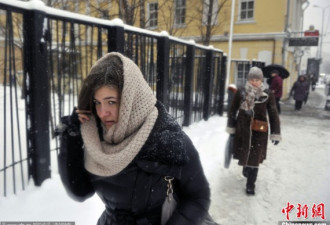 莫斯科遭强降雪袭击 降雪量逾50年不遇