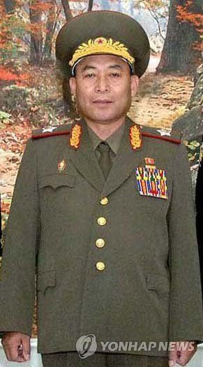 资料图片：担任人民军总参谋长职务时的李英浩（韩联社）