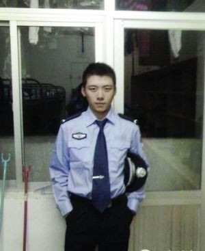 江苏24岁民警跨省办案遭多名歹徒伏击 被刺后背英勇牺牲(图)