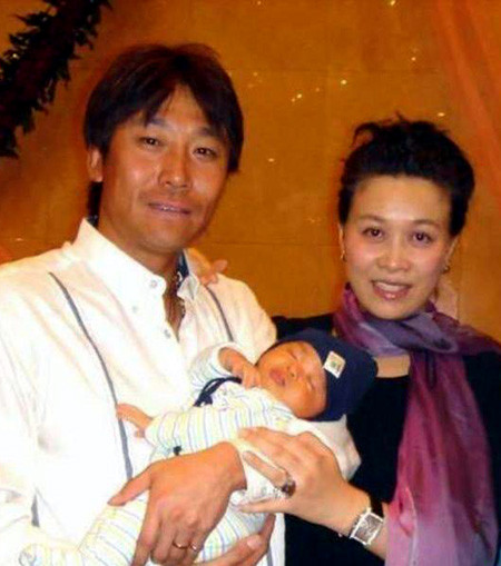 那英庆生曝光儿女近照 老公孟桐定制爱心蛋糕(组图)