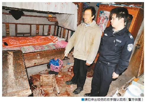 男子行窃遇房主回家 躲床下陪看喜剧被逗笑露馅(图)