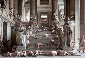 震撼 “与建筑做爱”诠释另类裸体艺术