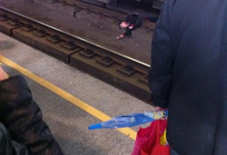 上海男子闯地铁轨道 被列车拦腰碾死