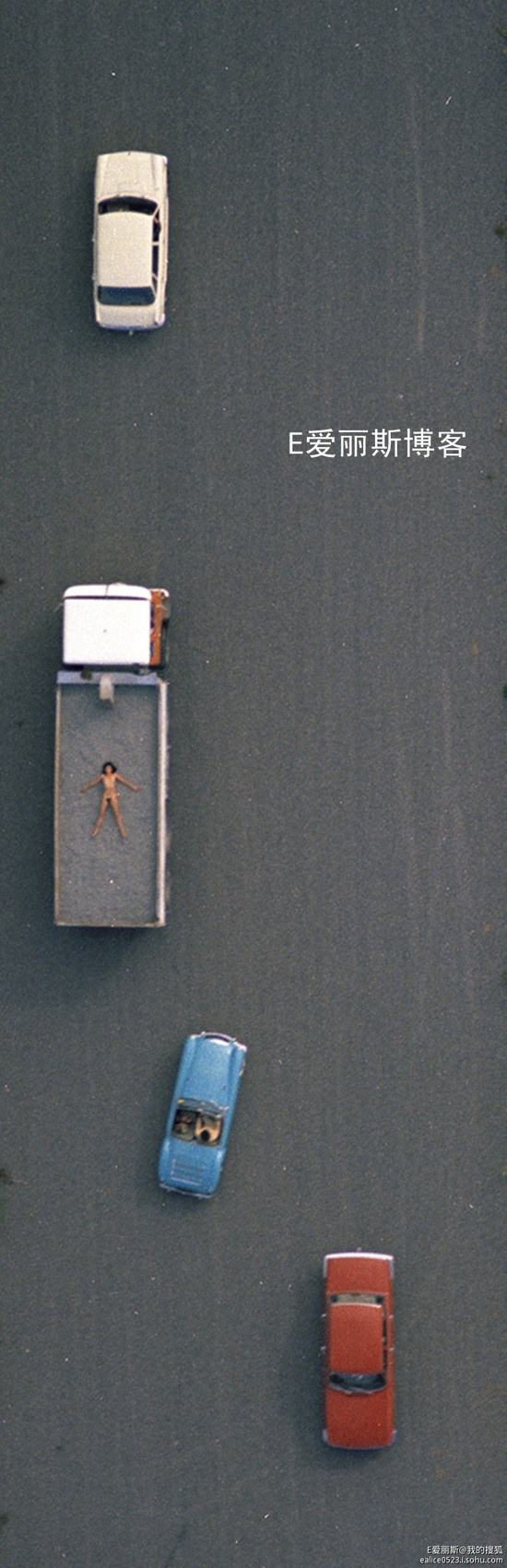 养猪场机场跑道海边 摄影师航拍妻子裸照25年后曝光(组图)