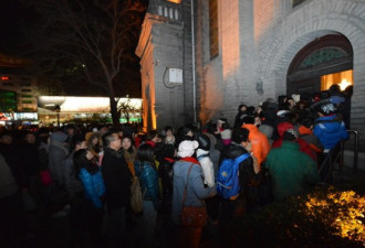 图：北京信徒齐聚教堂 纪念耶稣诞生