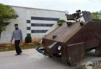 叙反对派丑陋战车 游戏手柄操控机枪