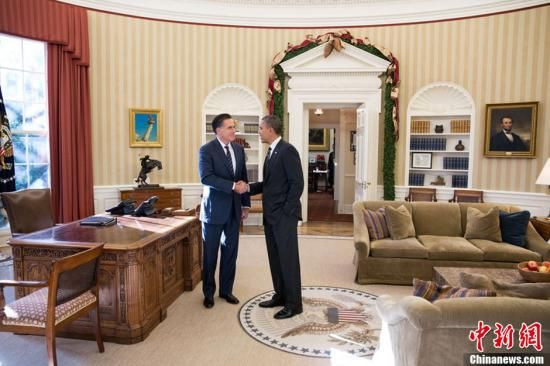 资料图：当地时间11月29日，美国华盛顿，美国总统奥巴马邀请罗姆尼当天共进午餐，这是两人在大选后首次会面。图片来源：CFP视觉中国
