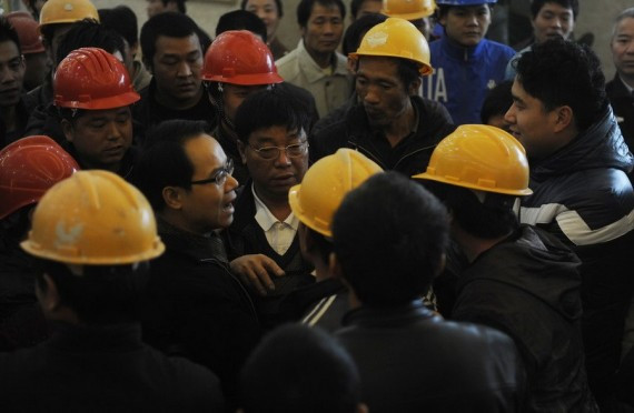 广东中山农民工住进售楼处讨薪:楼卖了 工钱呢(高清组图)