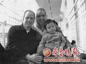 荷兰夫妇为中国养子寻找双亲：孩子有权知道真实的身世