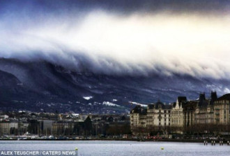 瑞士日内瓦上空惊现罕见壮观“海啸云”