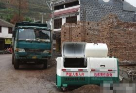 贵州垃圾桶警示语：人畜入内责任自负