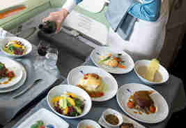 空姐发微博称飞机餐难吃被解雇 欲起诉
