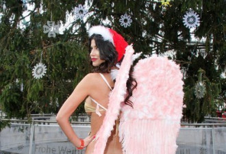 德国超模布条遮羞扮圣诞天使尺度惊人