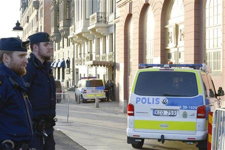 2012-11-09T175833Z_1_CBRE8A81DY100_RTROPTP_2_CNEWS-US-SWEDEN-SHOOTING