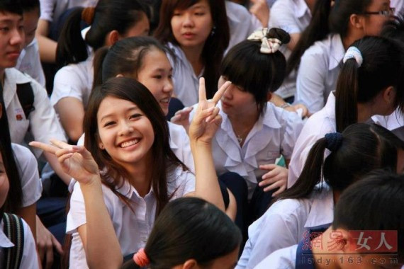 不敢置信!15岁越南拳击美女网络爆红 脸蛋正身材好(组图)