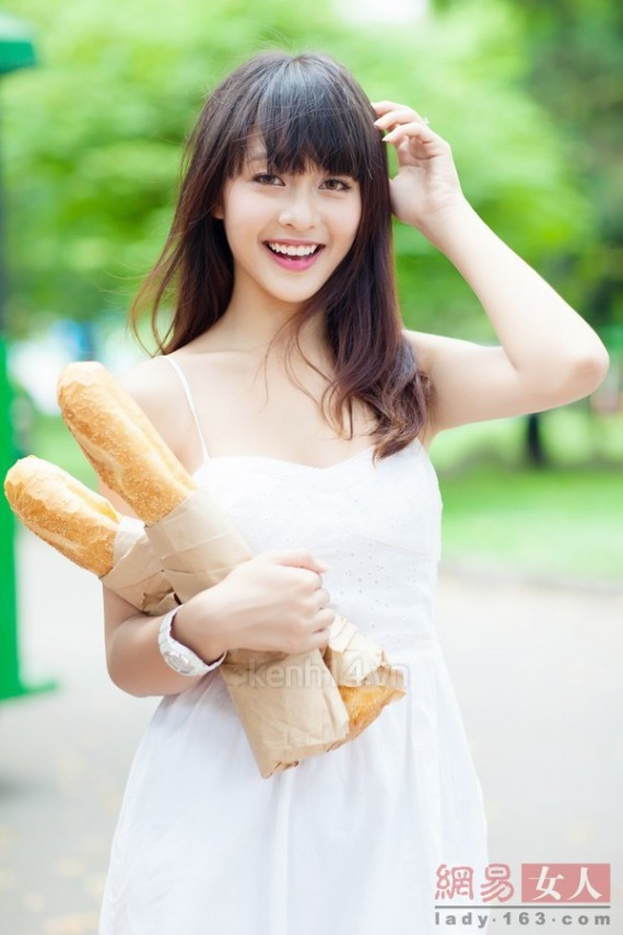 不敢置信!15岁越南拳击美女网络爆红 脸蛋正身材好(组图)