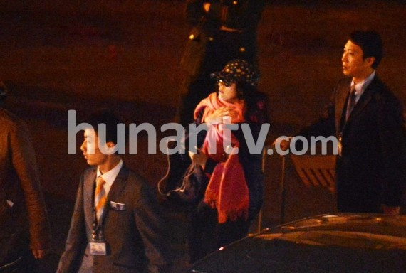 章子怡撒贝宁恋爱细节曝光:酒店约会 半夜外出(组图)
