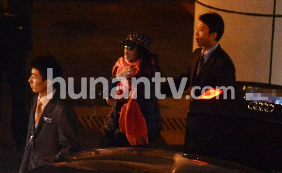 章子怡撒贝宁恋爱细节曝光:酒店约会 半夜外出(组图)