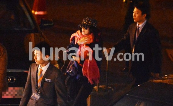 章子怡撒贝宁恋爱细节曝光:酒店约会 半夜外出(组图)