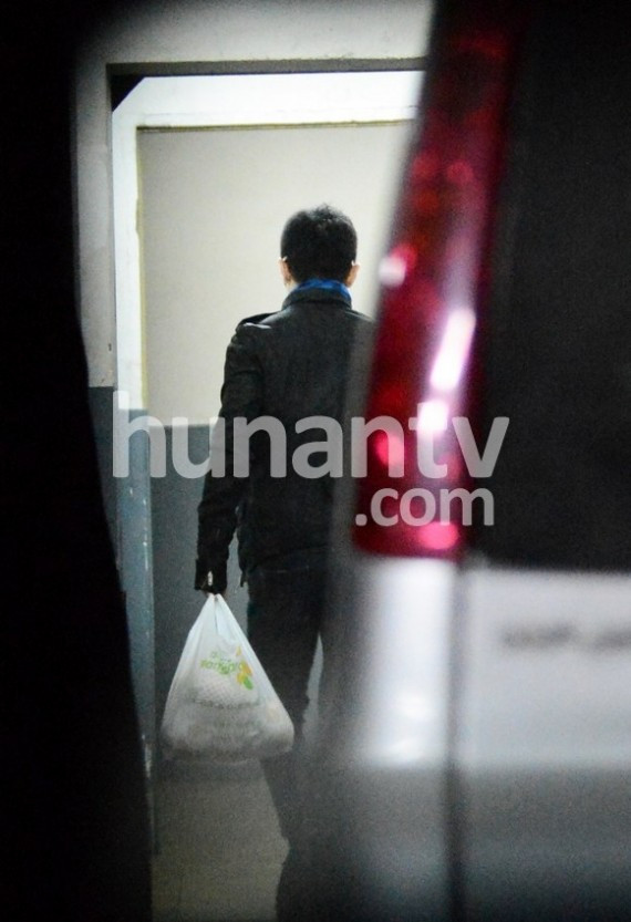 章子怡撒贝宁恋爱细节曝光:酒店约会 半夜外出(组图)