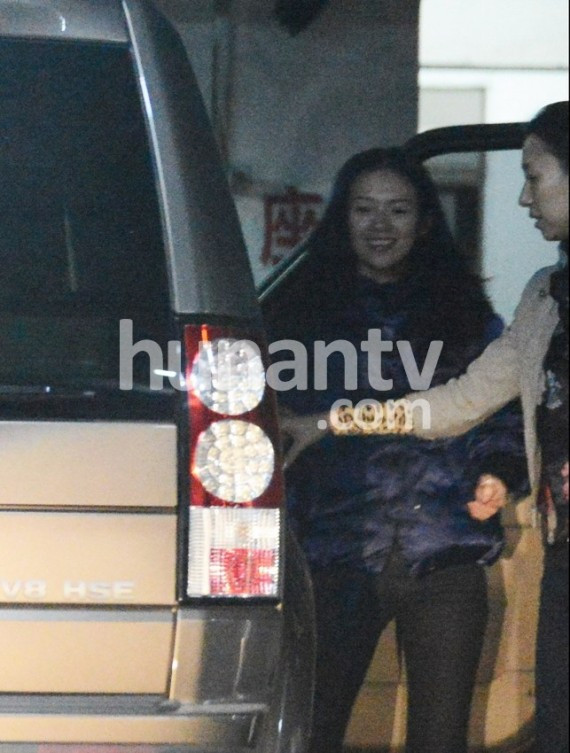 章子怡撒贝宁恋爱细节曝光:酒店约会 半夜外出(组图)