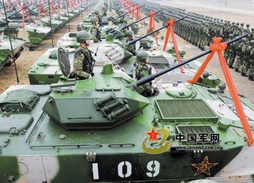 中国空降部队具六大绝技 重装备适合远距离突袭(组图)