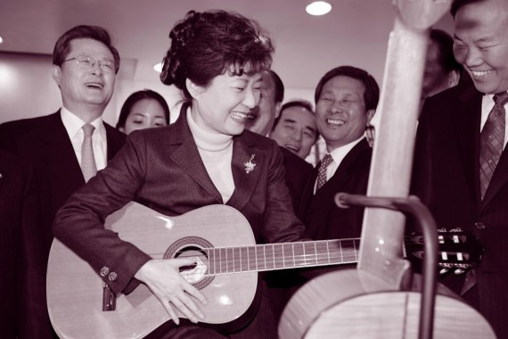 “三无女人”成韩国首任女总统“冰公主”朴槿惠(高清组图)